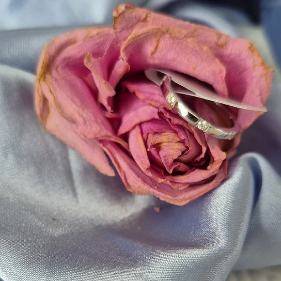 925 Sterling Silver Ring | Size 7 AAA Cubic Zirconia |Minimalist Stackable Band - Picture 3 of 5